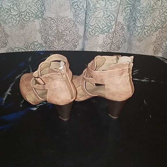 Shoes - Picture 2 of 4